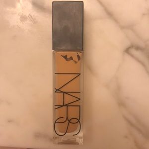 Nars natural radiant longwear foundation